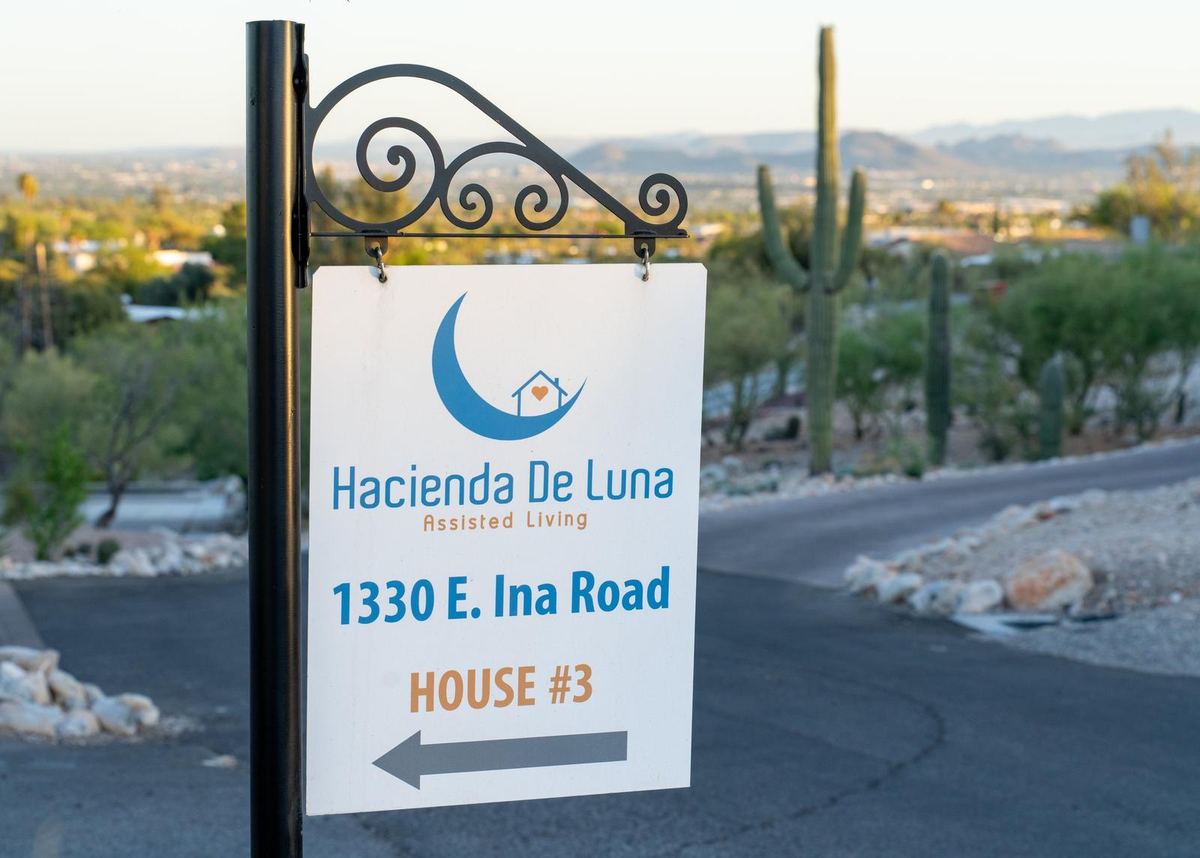 Hacienda De Luna House Three entry sign